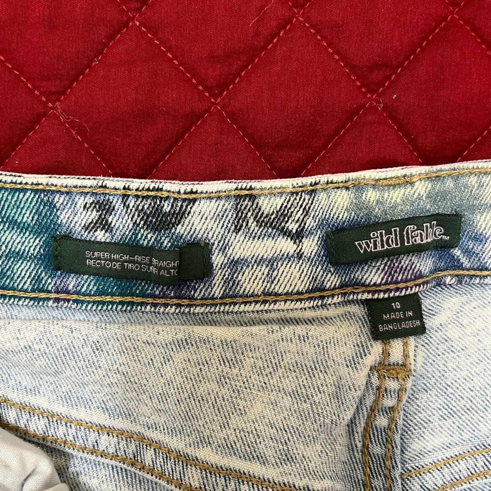 wild fable Light Wash Denim Jeans with graffiti - Picture 2 of 5